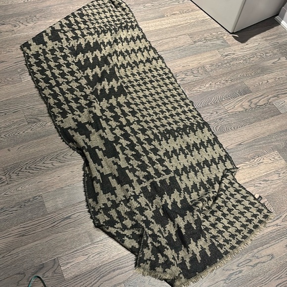 Look Diamond Mosaic wool grey  Reversible Blanket Scarf - Picture 7 of 13